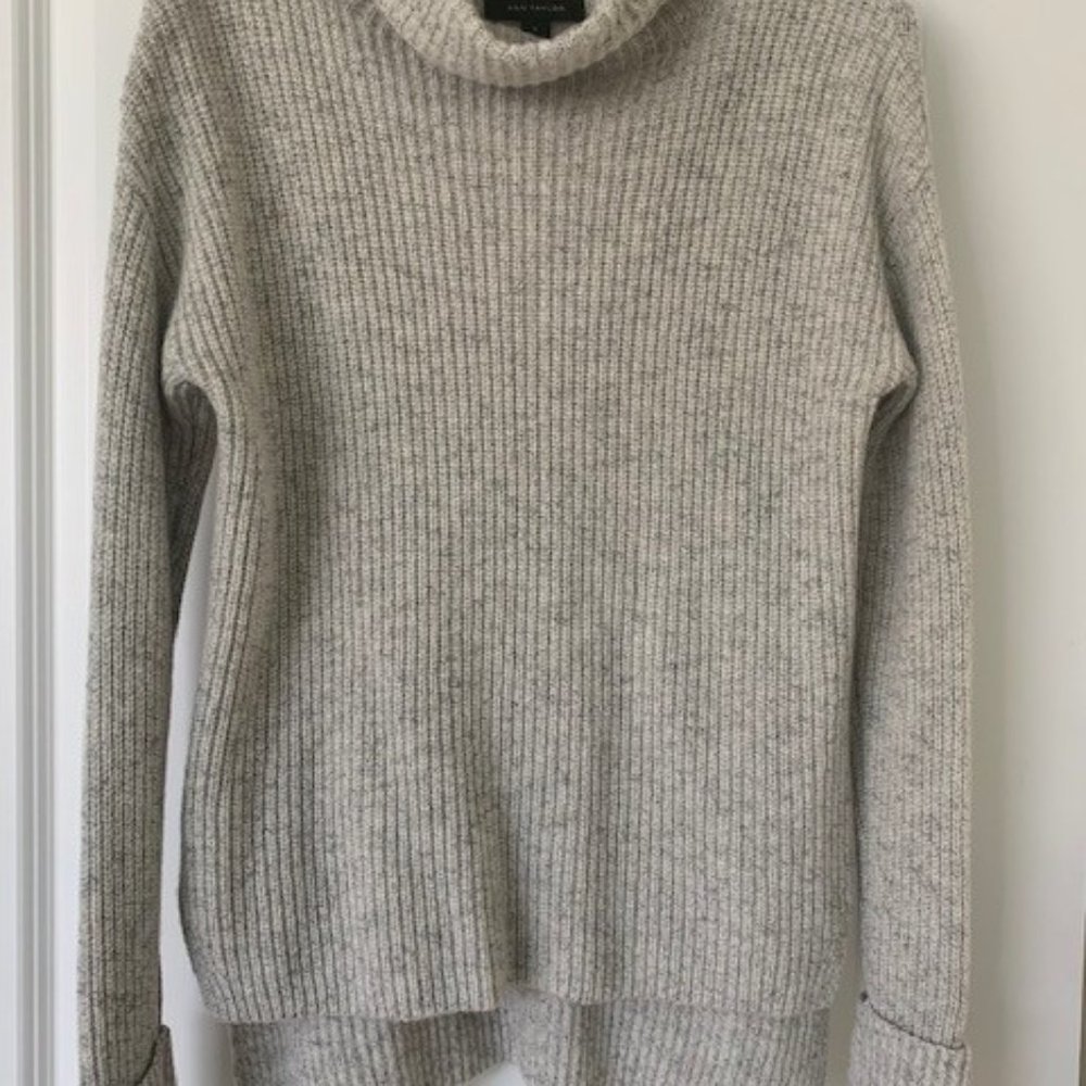 Anny Taylor Women's Sweater. Size M